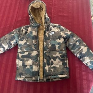 Northface BARELY worn. Great condition smoke free home size 7t